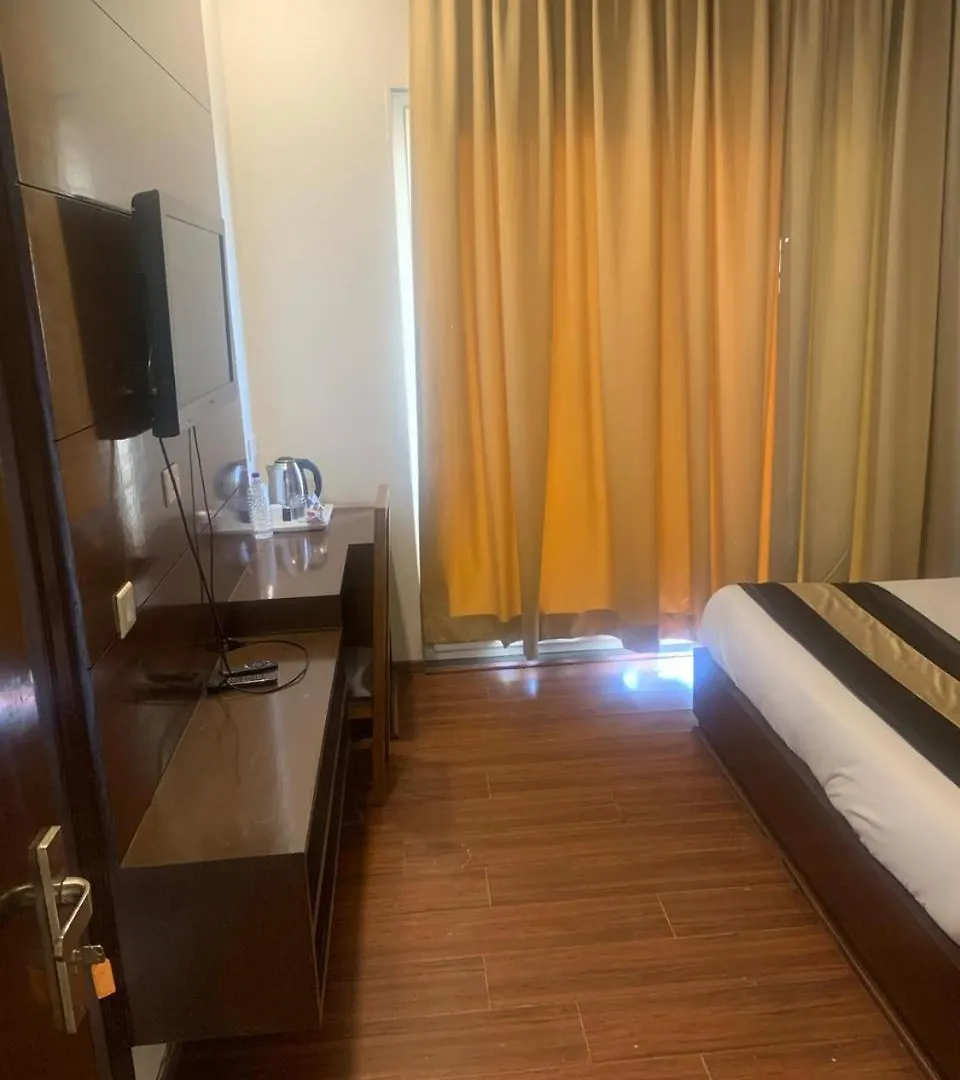 Hotel Florence I Business & Couple-Friendly I Near Artemis Hospital גורגאון