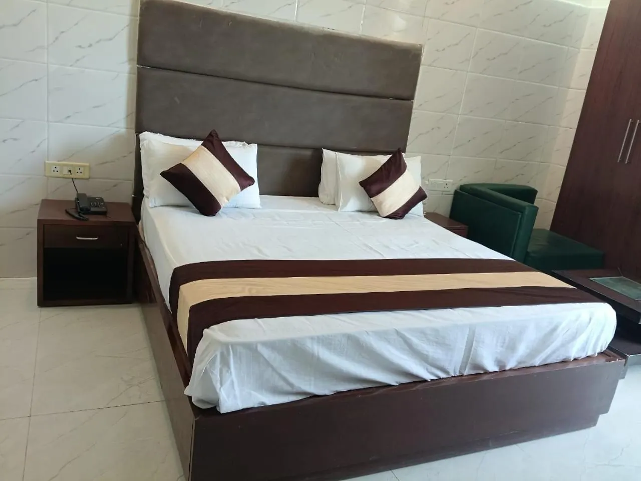 Hotel Florence I Business & Couple-Friendly I Near Artemis Hospital גורגאון 4*,