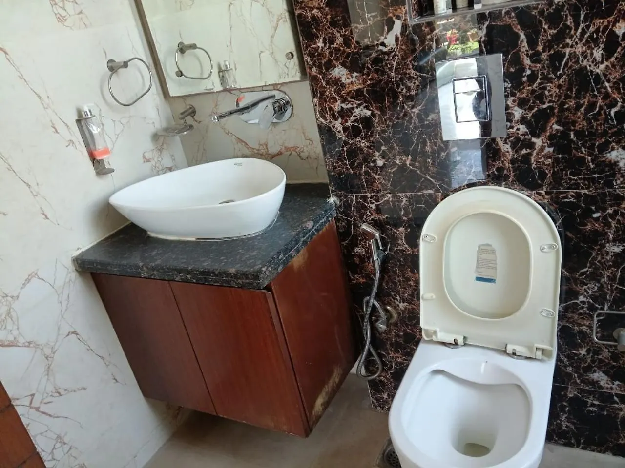 Hotel Florence I Business & Couple-Friendly I Near Artemis Hospital גורגאון 4*,