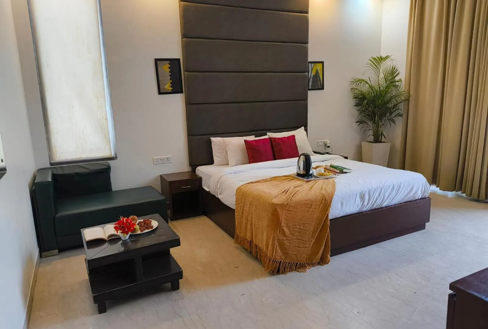 Hotel Florence I Business & Couple-Friendly I Near Artemis Hospital גורגאון