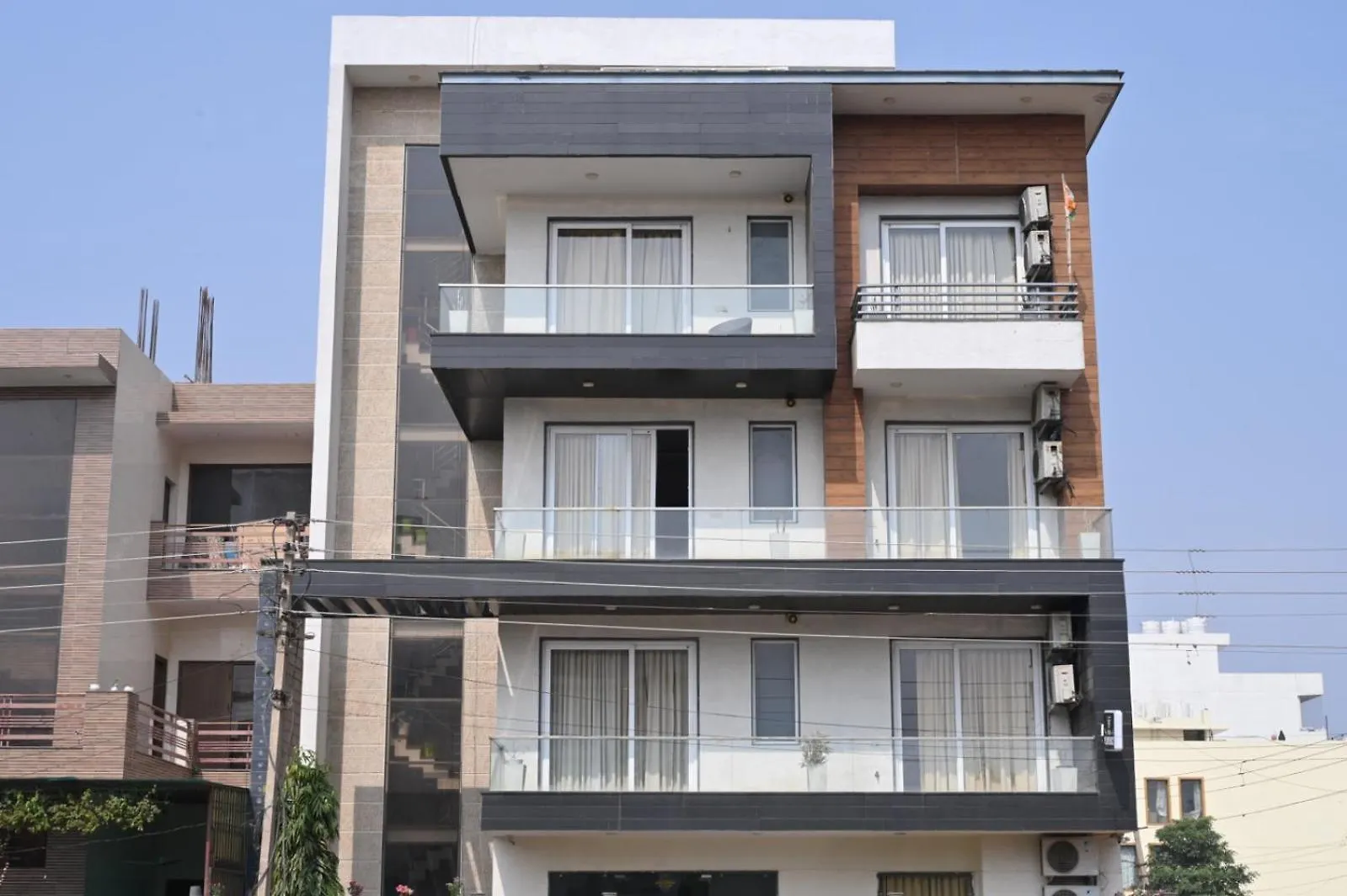 Hotel Florence I Business & Couple-Friendly I Near Artemis Hospital Gurgaon 4*,