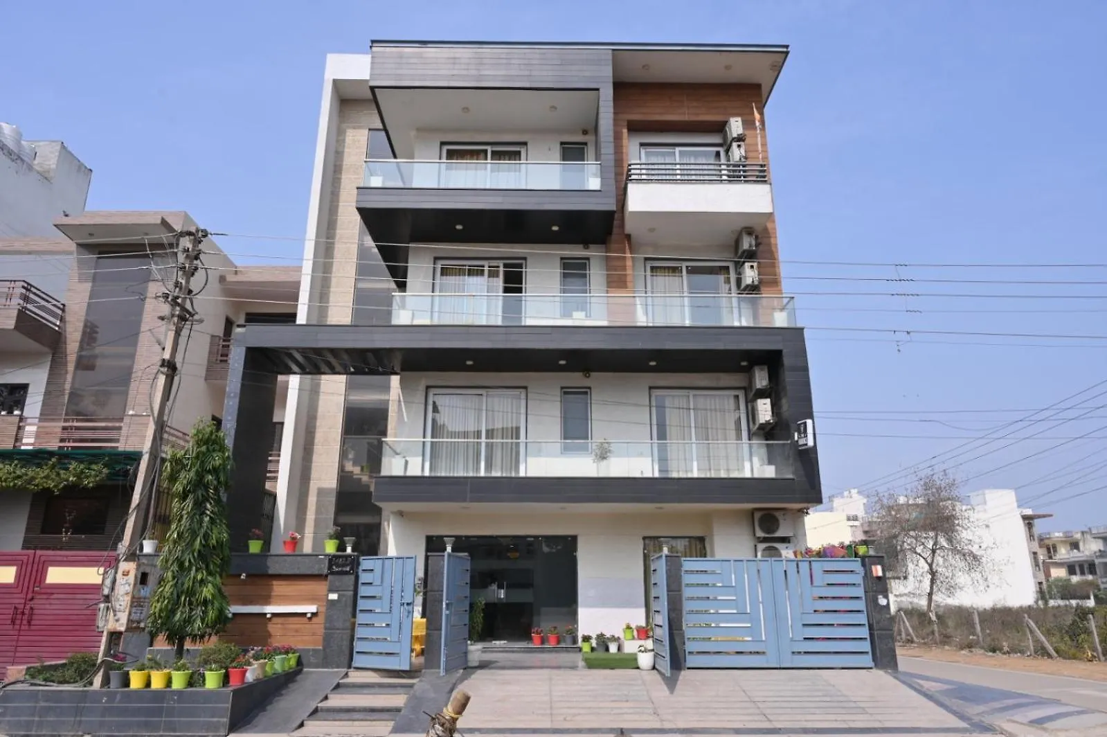 Hotel Florence I Business & Couple-Friendly I Near Artemis Hospital Gurgaon