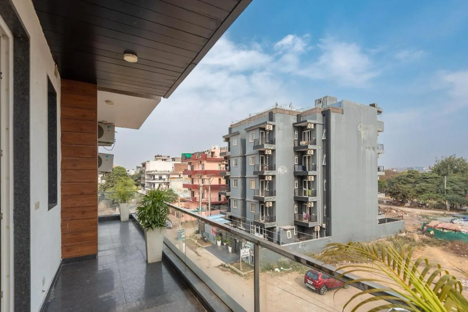 Hotel Florence I Business & Couple-Friendly I Near Artemis Hospital Gurgaon 4*,  Índia