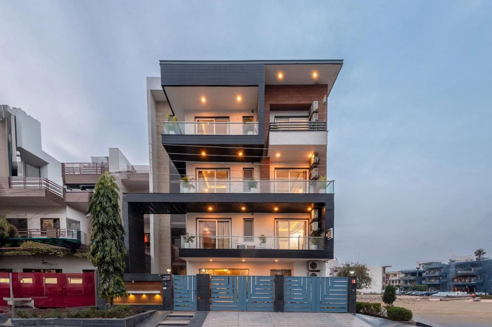 Hotel Florence I Business & Couple-Friendly I Near Artemis Hospital Gurgaon location