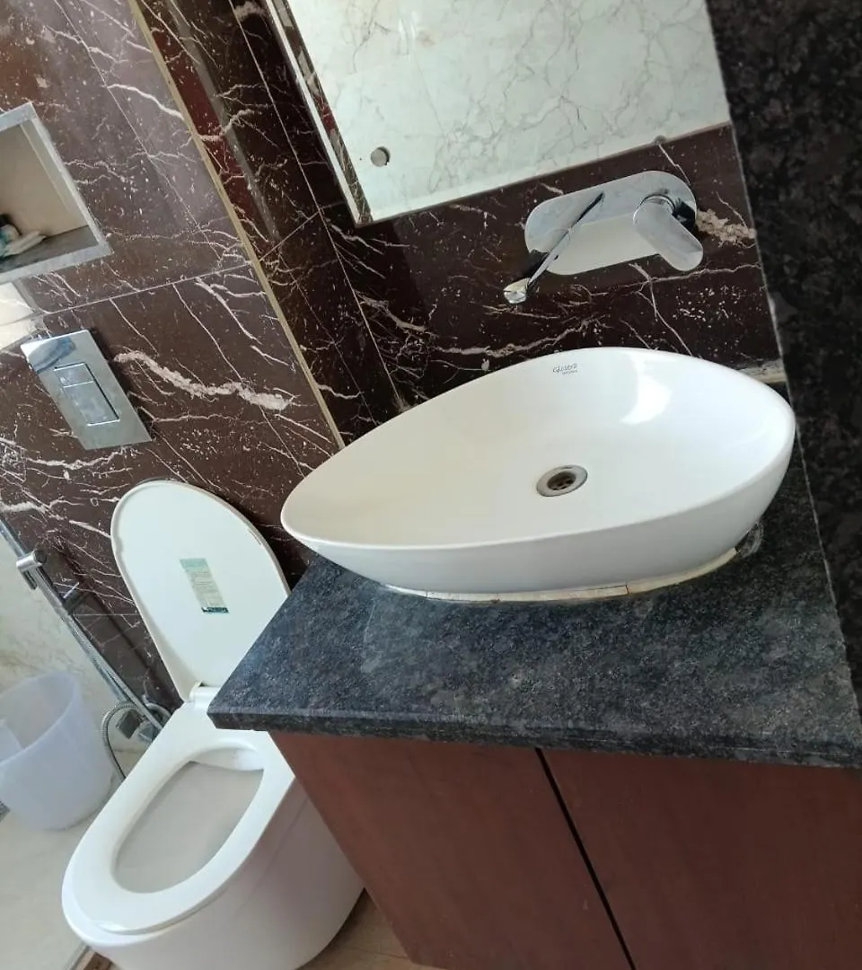 Hotel Florence I Business & Couple-Friendly I Near Artemis Hospital Gurgaon