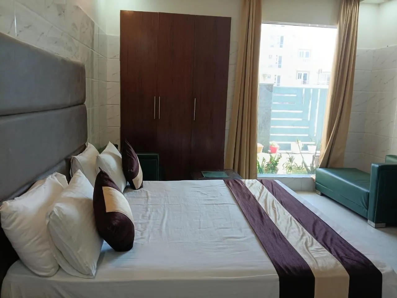 Hotel Florence I Business & Couple-Friendly I Near Artemis Hospital Gurgaon Índia