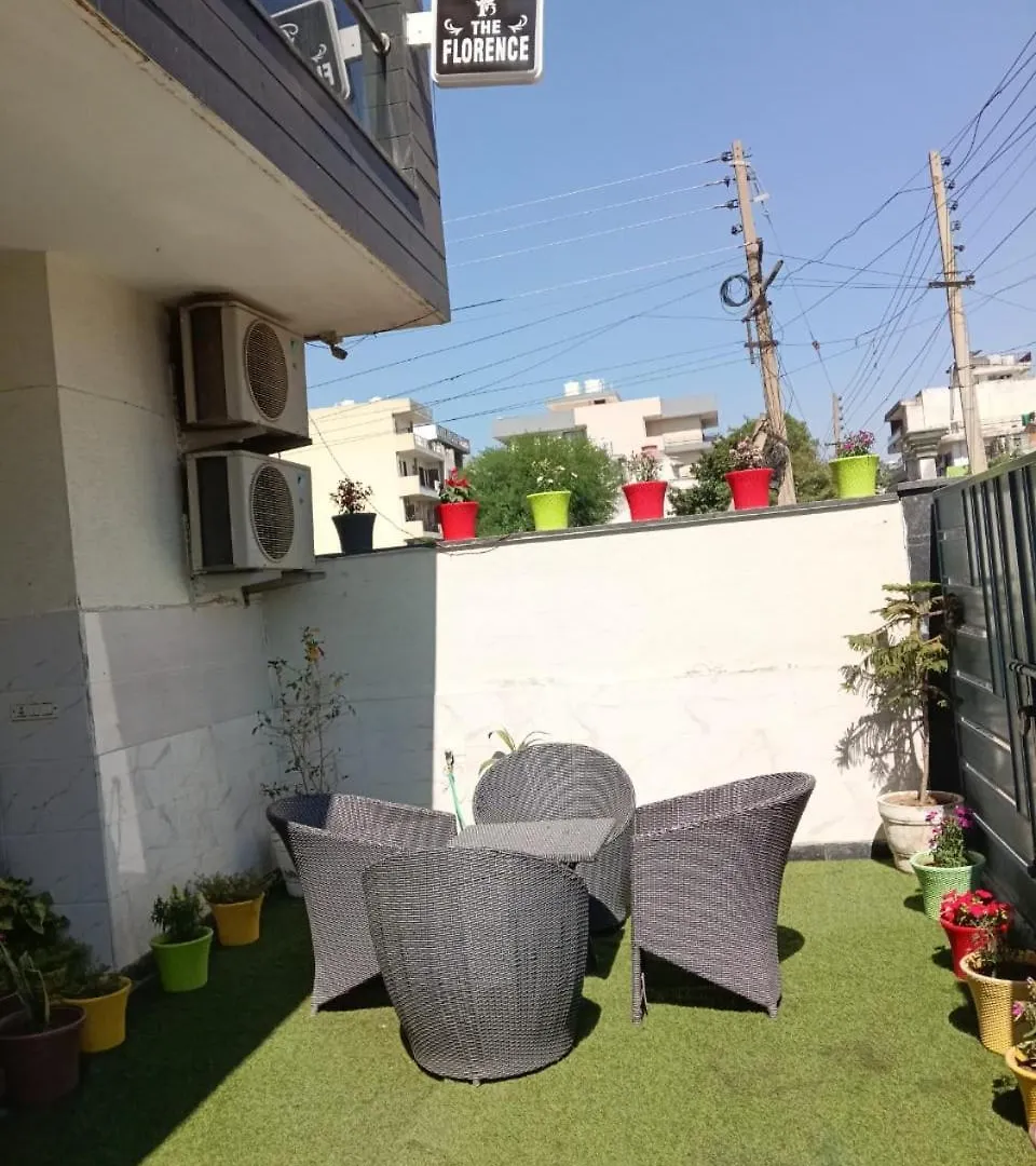 Hotel Florence I Business & Couple-Friendly I Near Artemis Hospital Gurgaon